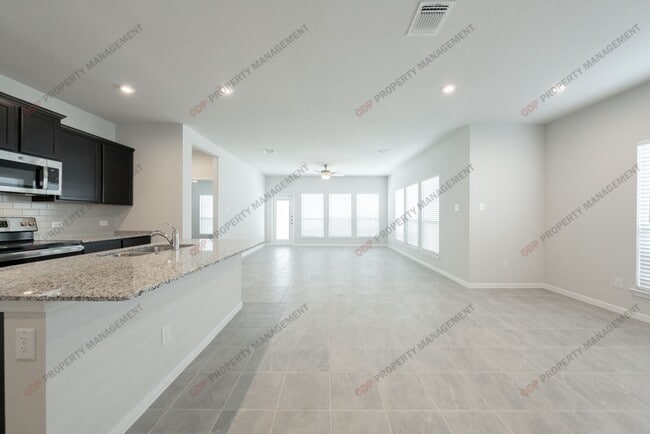 Building Photo - 424 Poplin Ln