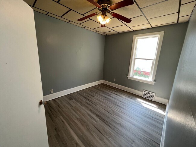 Building Photo - 1435 Huron Ave - Duplex