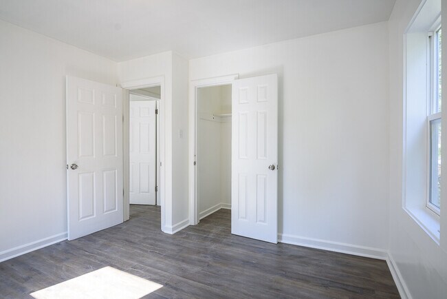 Foto del edificio - 1701 Linwood