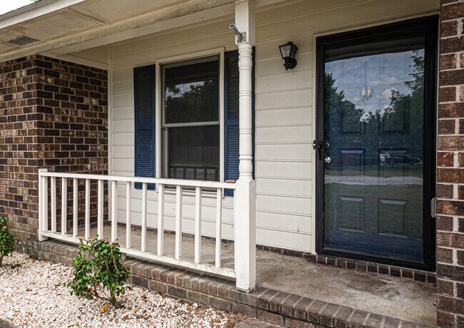 Building Photo - 325 Rainbow Dr