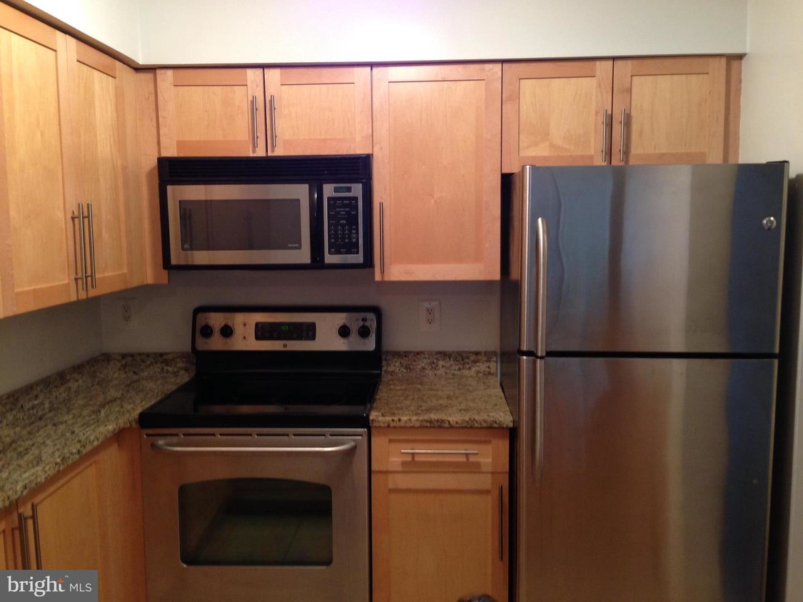Foto principal - 10101 Grosvenor Pl
