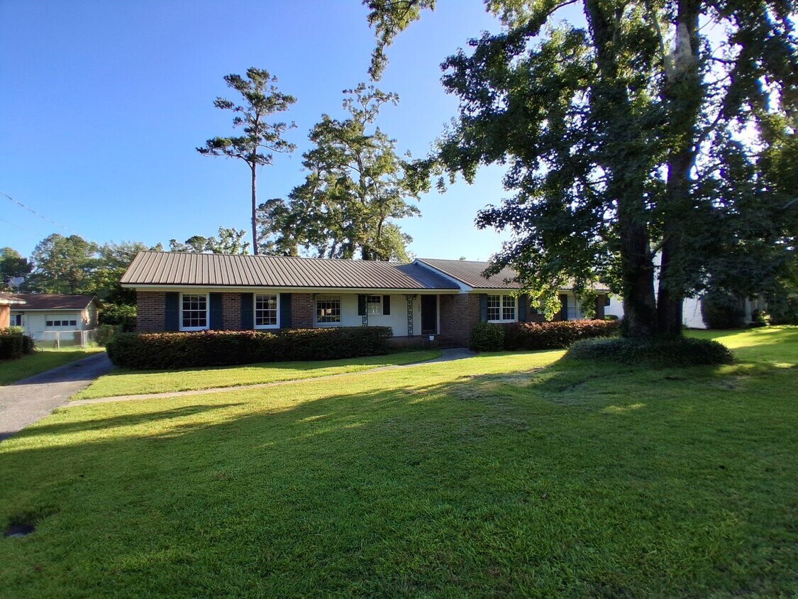 Primary Photo - 3 Bedroom/2 Bath Home in Valdosta!