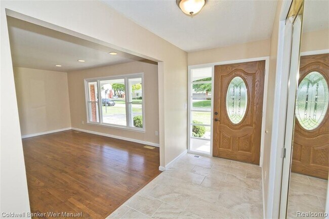 Building Photo - 6848 Tamerlane Dr