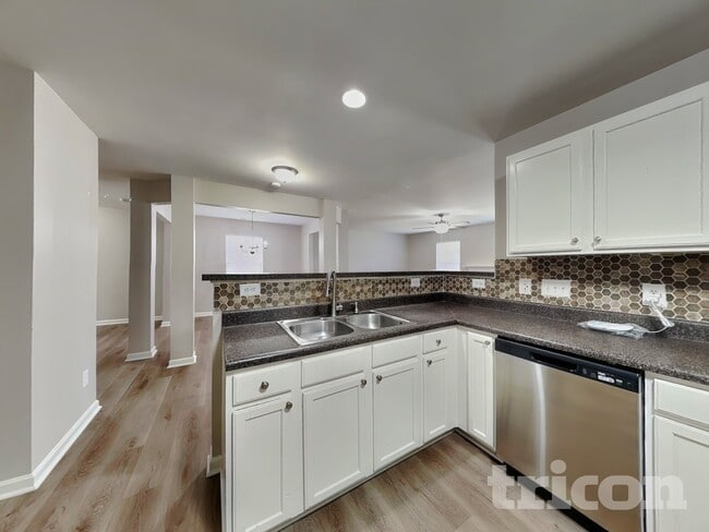 Building Photo - 1609 Extine Ln