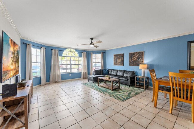 Foto del edificio - 2040 Royal Bay Blvd