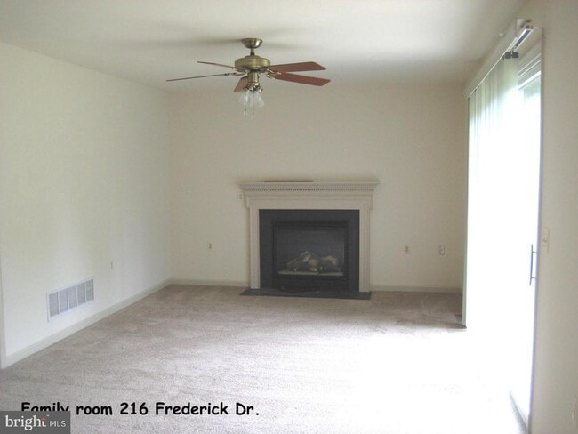 Building Photo - 216 Frederick Dr