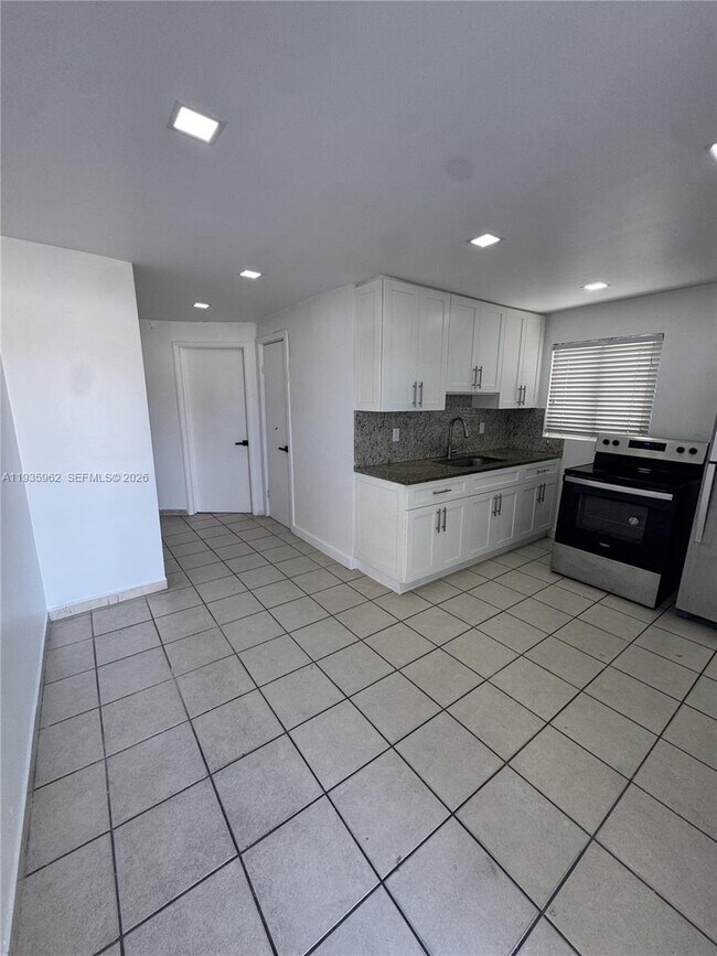 Foto del edificio - 290 NW 45th Ave