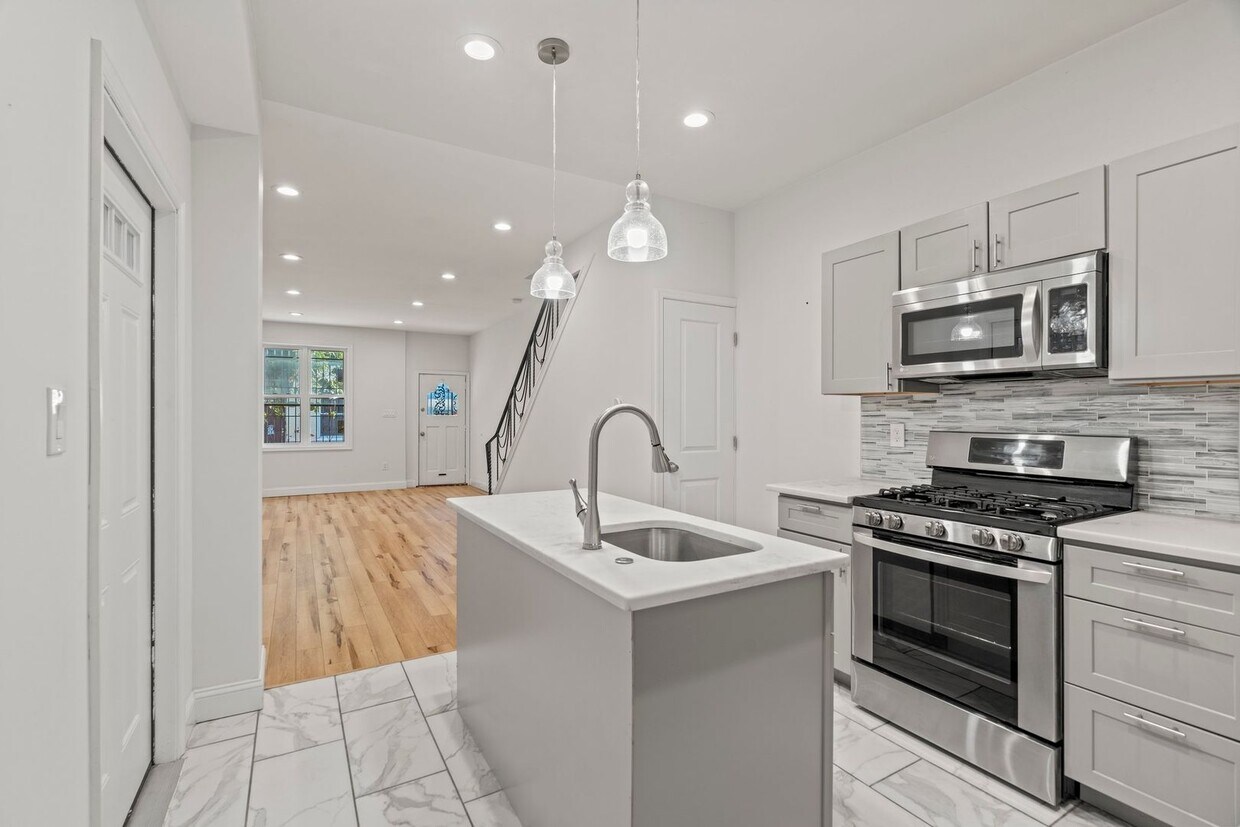 Primary Photo - 1630 Edgley St