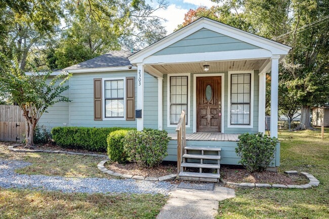 Building Photo - Adorable Updated Cottage in Pascagoula