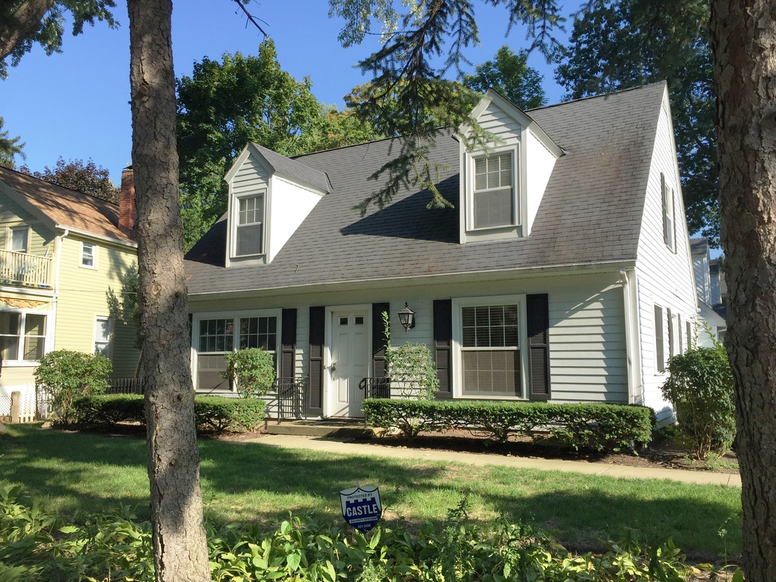 37836 Euclid Ave, Willoughby, OH 44094 Townhouse for Rent in