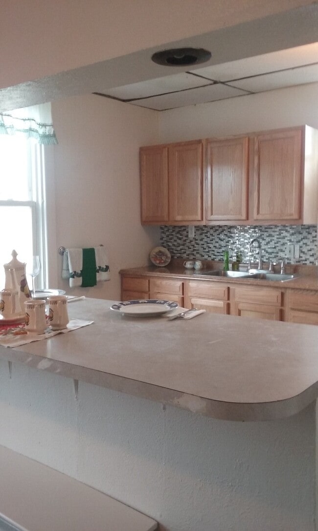 Dining Room looking to Kitchen. Eating area. Build in - 70 Glenbury St