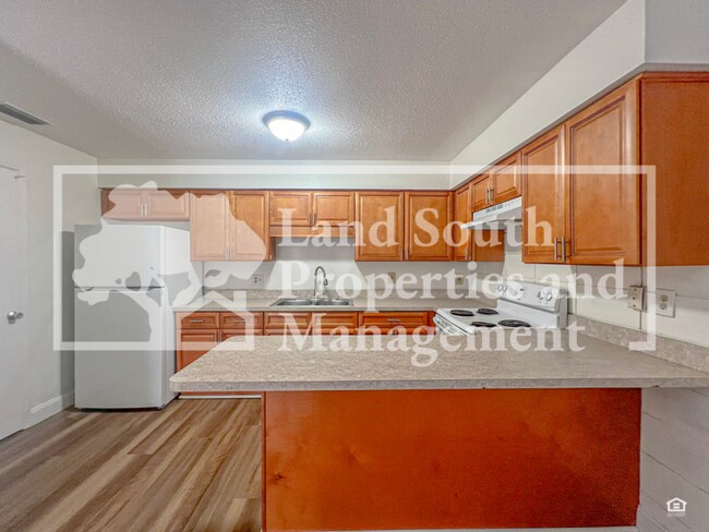 Foto del edificio - 817 W Carole St