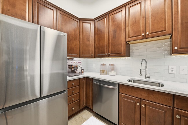 Building Photo - Cortland Alexandria