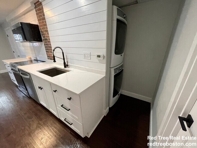 Foto del edificio - 995 Centre St