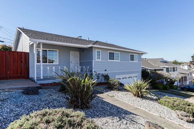 Building Photo - 3 Bed / 2.5 Bath Millbrae home in the high...