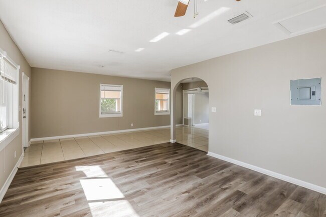 Building Photo - 1649 NW 14th Ct
