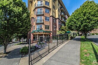 Building Photo - 700 E Denny Way
