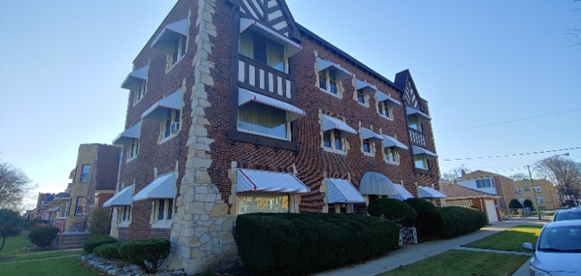 Building Photo - 5807 W Barry Ave