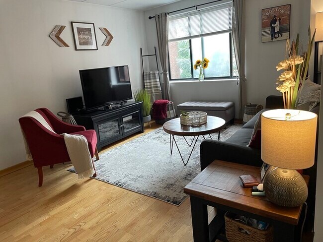 Foto del edificio - 1933 Commonwealth Ave