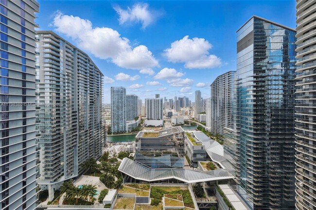 Foto del edificio - 45 SW 9th St
