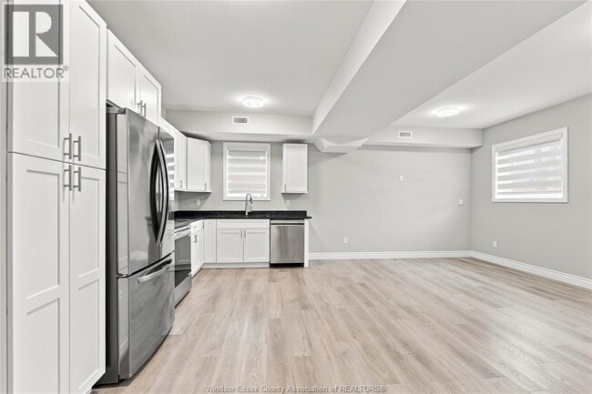 Building Photo - 2455 Pillette Rd