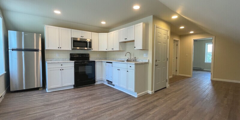 Primary Photo - 100 Miller St Triplex