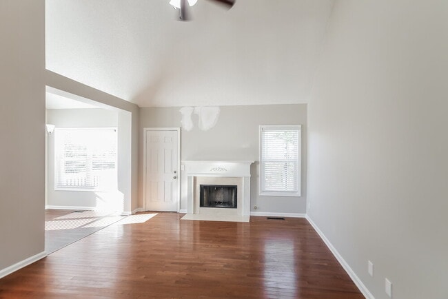 Building Photo - 55 Richmond Dr