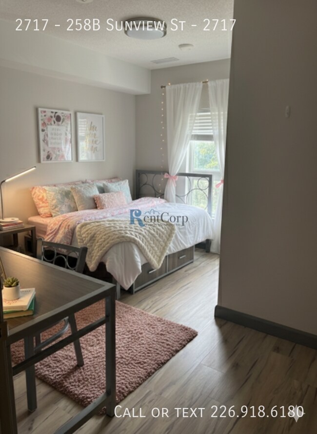 Photo du bâtiment - 258B-258B Sunview St