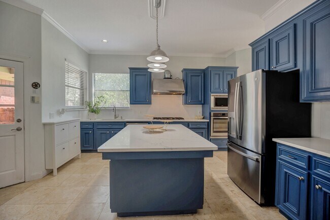Foto del edificio - 301 Winding Oak Ln S