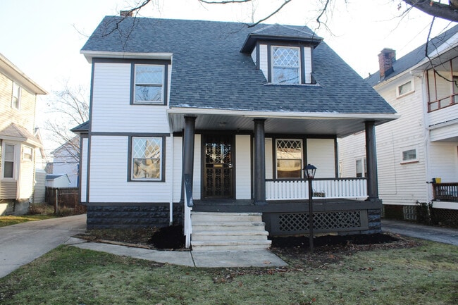 Building Photo - 11920 Browning Ave