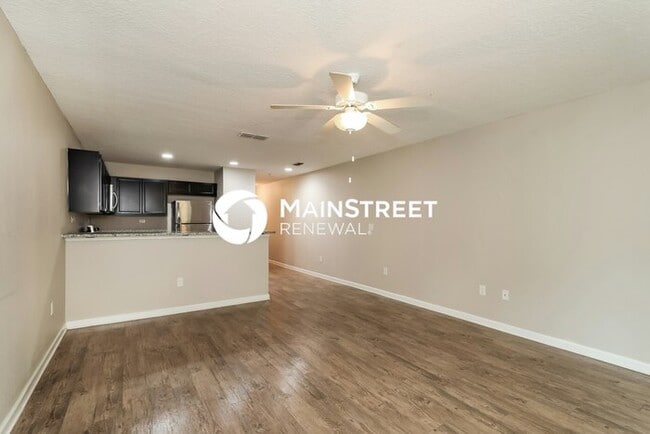 Building Photo - 3 Bedroom Pet-Friendly Home in Jacksonville, FL with Main Street Renewal