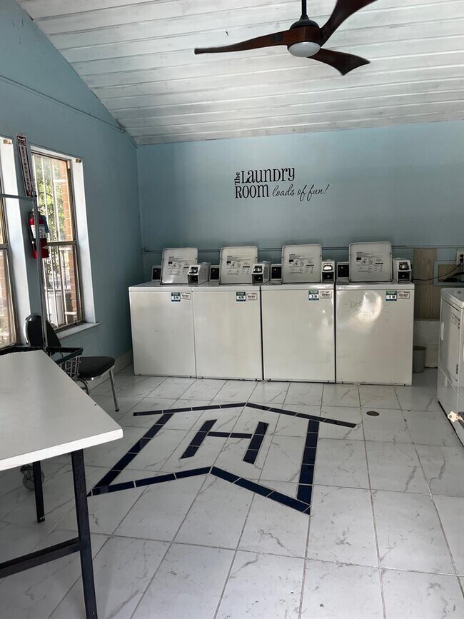 Foto del edificio - 5608 Cougar Dr