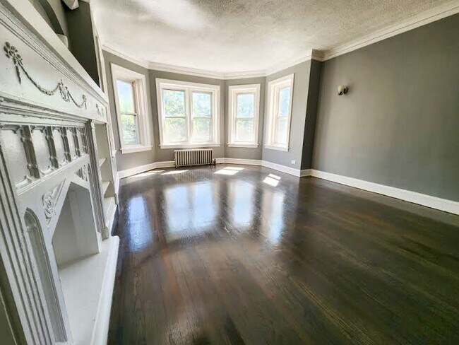 living room - 7948 S Ellis Ave