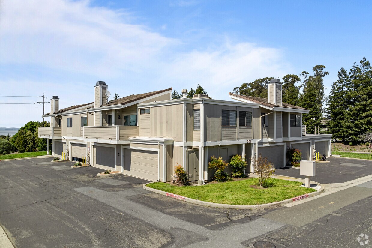 Olympian Hills Apartments in Hercules, CA
