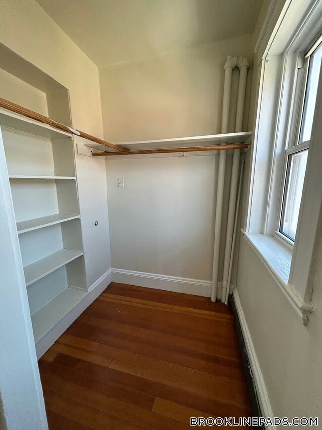 Building Photo - 208 Winthrop Rd