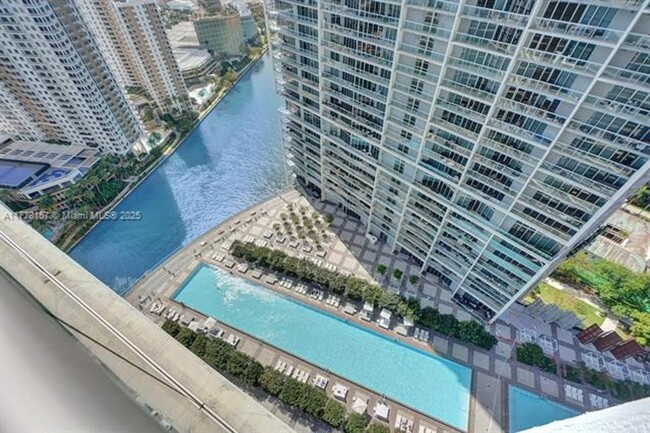 Foto del edificio - 475 Brickell Ave