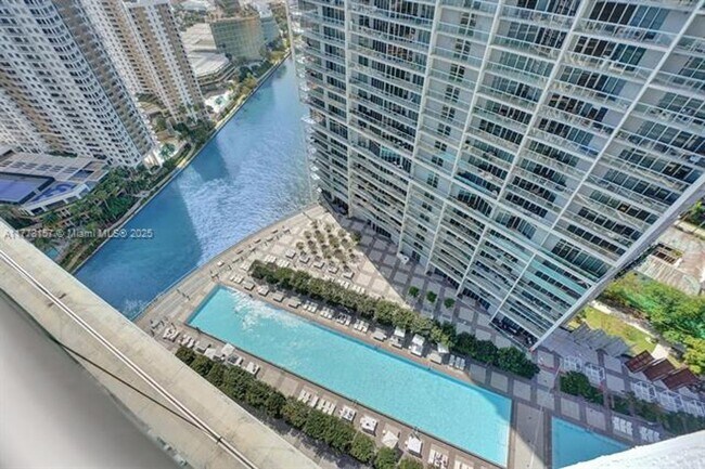 Foto del edificio - 475 Brickell Ave