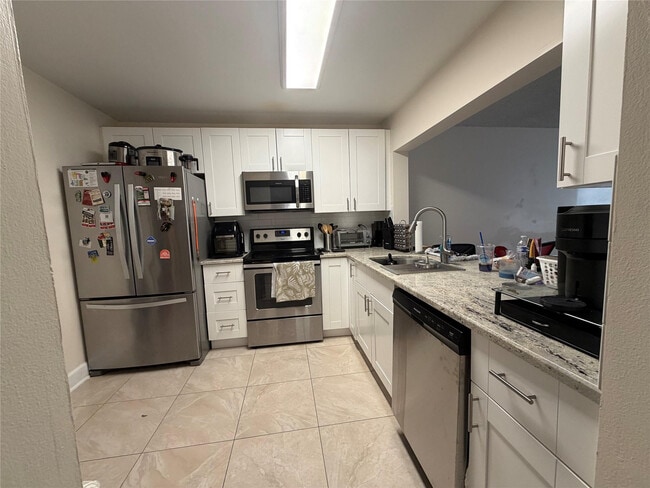 Foto del edificio - 7173 Orange Dr