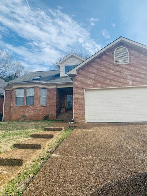 Primary Photo - 820 Cedar Crest Dr