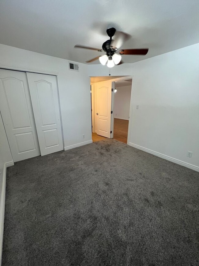 Foto del edificio - RENT REDUCED! Village at University Height...