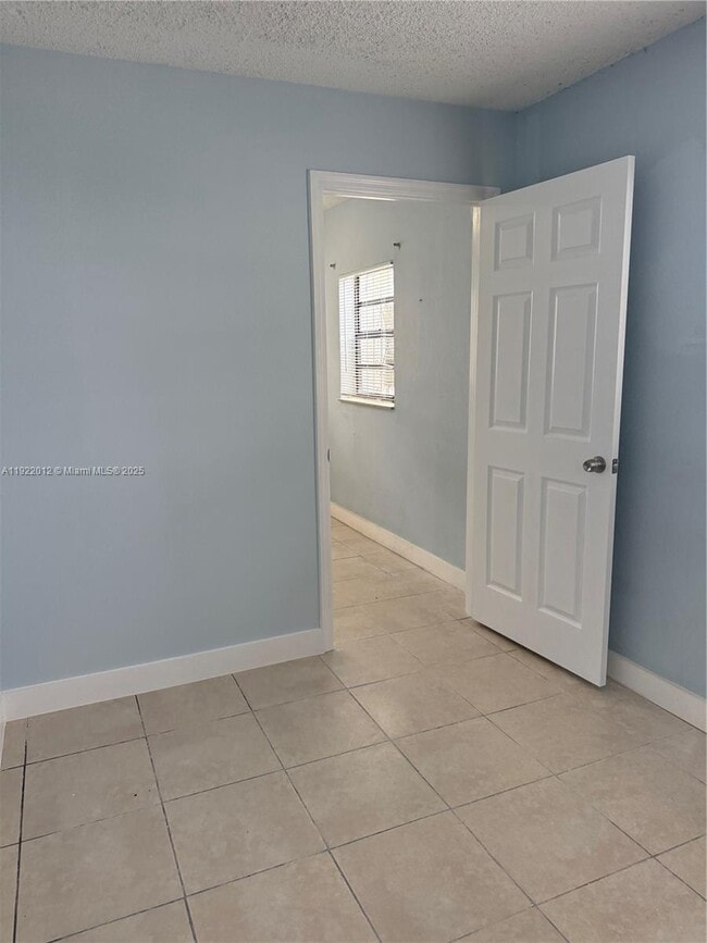 Foto del edificio - 1542 NW 35th St