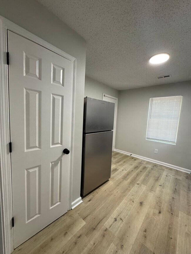 Foto del edificio - 3bed/2bath freshly renovated home!