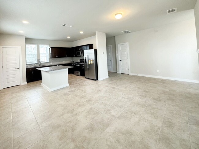 Building Photo - 424 Hortus Dr