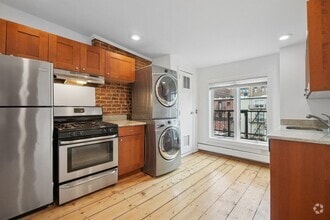 Building Photo - 224 8th St