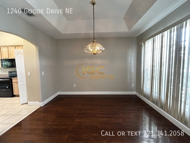 Building Photo - 1240 Goode Dr NE