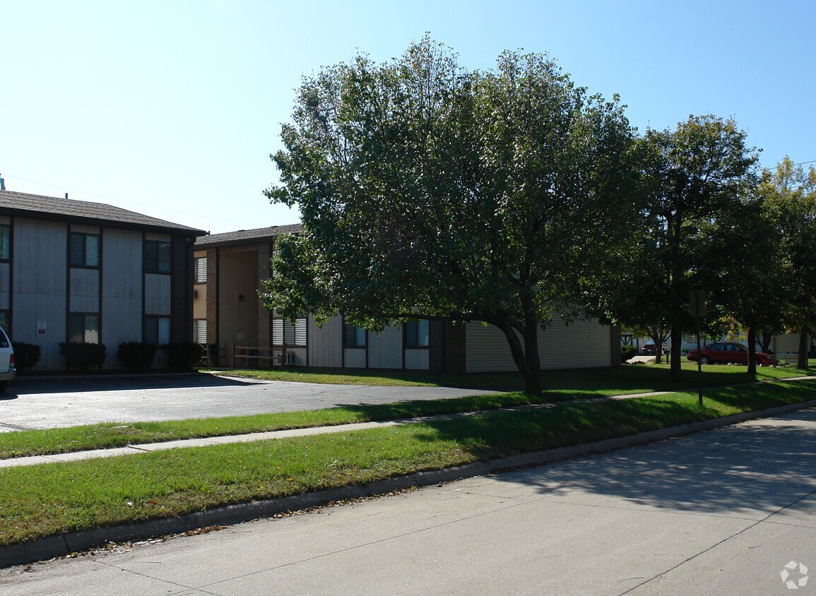 Building Photo - 1105 S 35th St