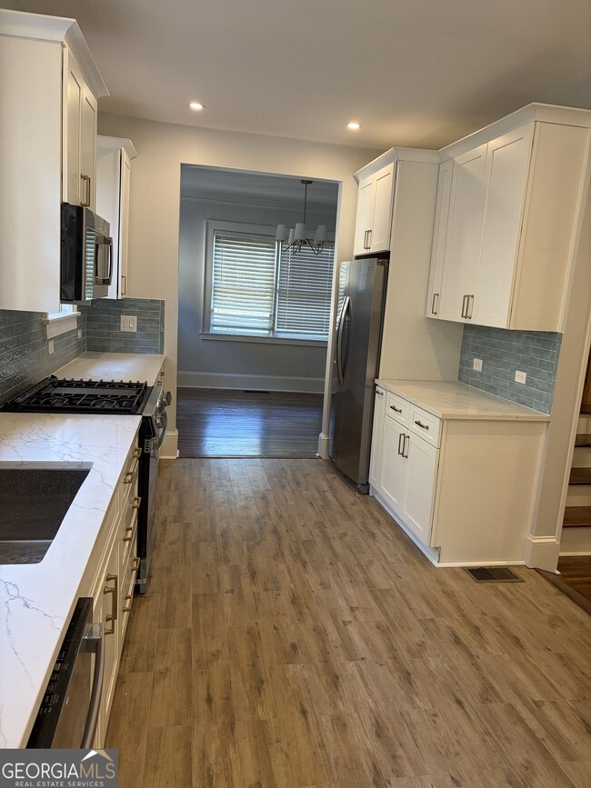 Building Photo - 888 Vedado Way NE