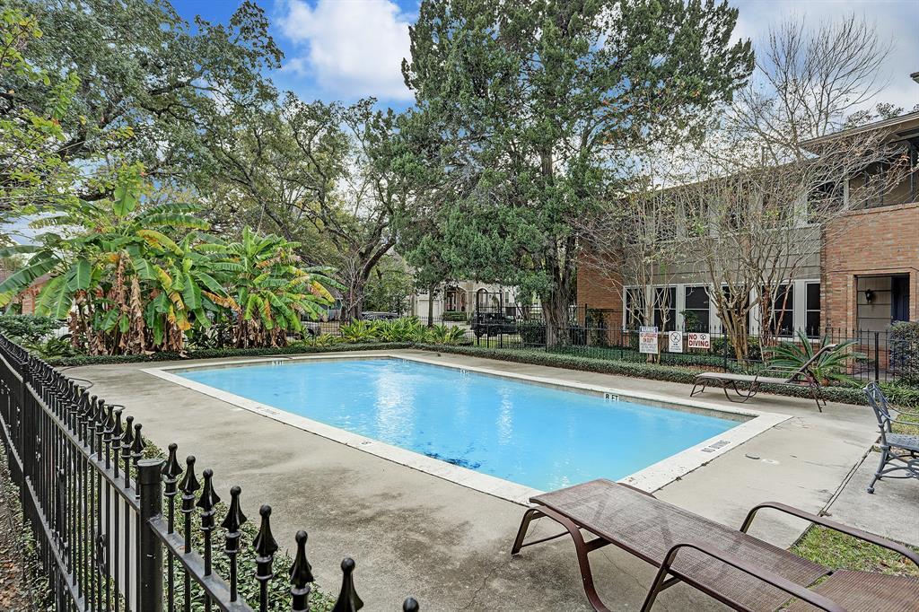 Foto principal - 4018 Blue Bonnet Blvd