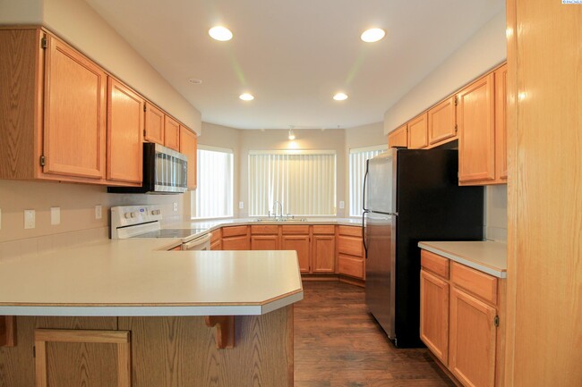 Building Photo - 3 Bed/2.5 Bath Home in Horn Rapids (Richland)