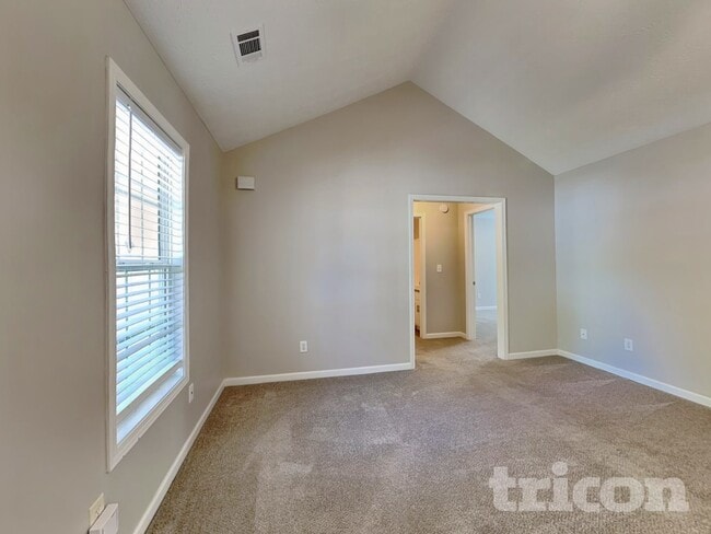 Building Photo - 410 Red Oak Ct